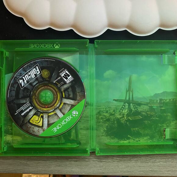 Fallout 4 In Great Condition - Picture 2 of 2